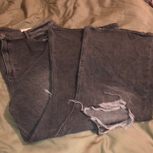 NWT ripped/distressed AE plus jeans-- gray wash - Picture 2 of 12